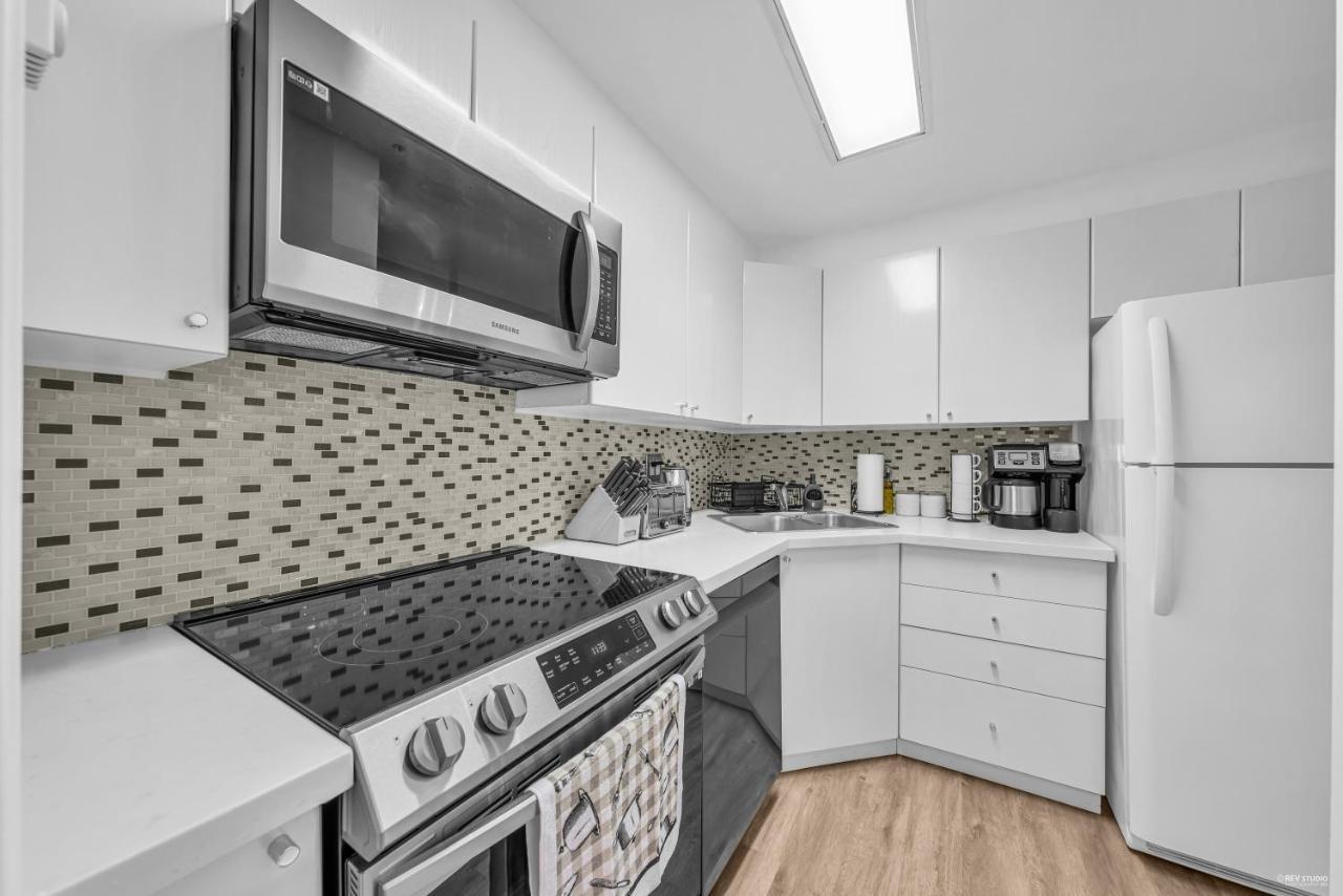 1-Br Condo In Downtown Coal Harbour With Parking And City Views Vancouver Exteriör bild